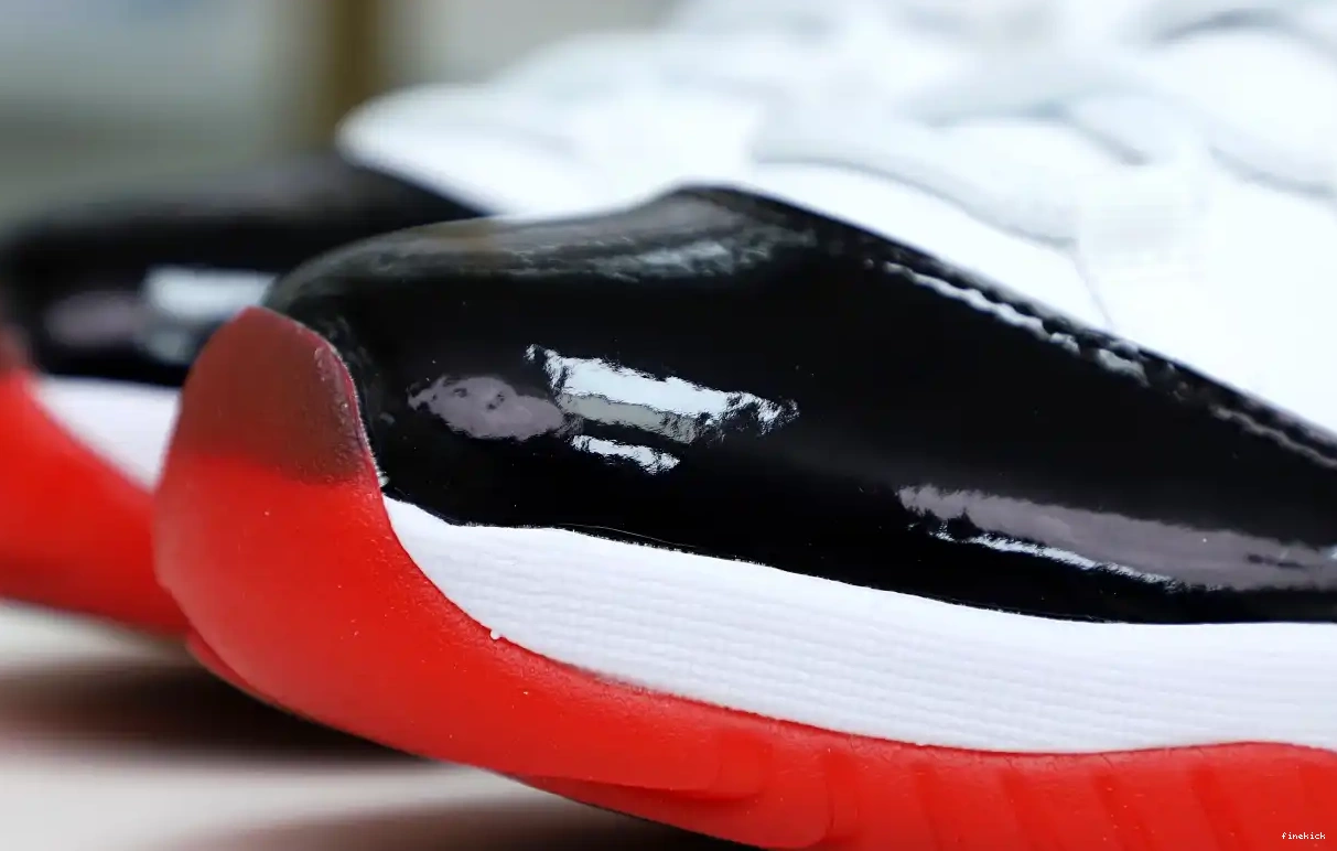LOW 11 WHITE BRED JORDAN AIR 0326
